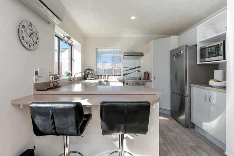 Photo of property in 2/7 Gebbie Road, Taradale, Napier, 4112