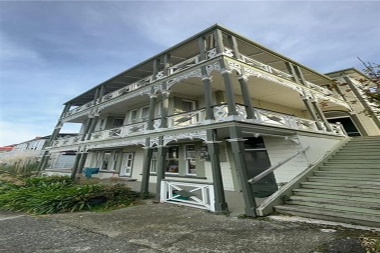 Photo of property in 1/14 Clifton Terrace, Kelburn, Wellington, 6012