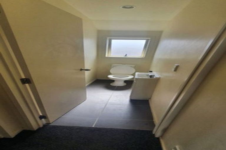 Photo of property in 7/20 Fields Parade, Oteha, Auckland, 0632