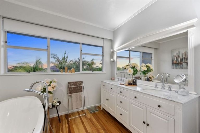 Photo of property in 37 Carey Street, Maeroa, Hamilton, 3200