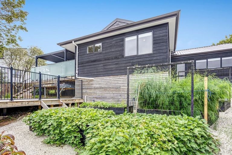 Photo of property in 2/9 Eastwood Rise, Browns Bay, Auckland, 0630