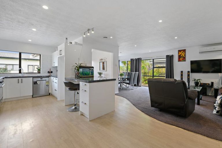 Photo of property in 15 Elmslie Place, Owhata, Rotorua, 3010