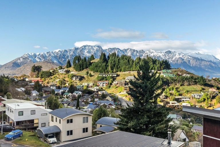 Photo of property in 45 Dart Place, Fernhill, Queenstown, 9300