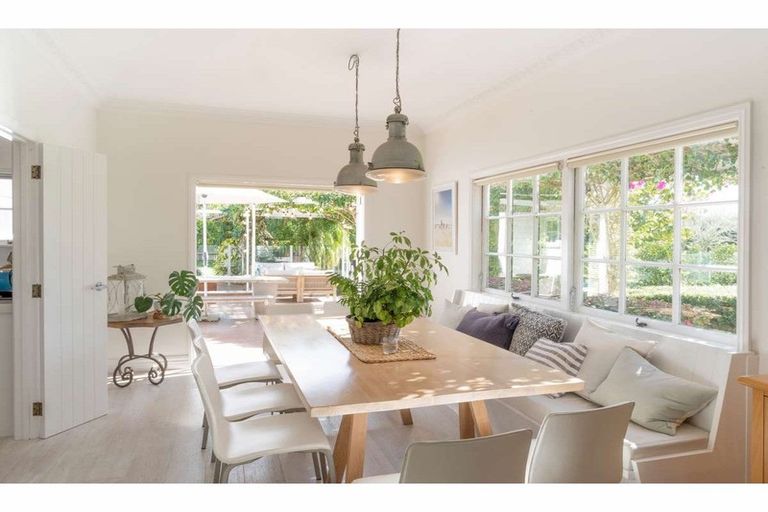 Photo of property in 37 Riverview Road, Kerikeri, 0230