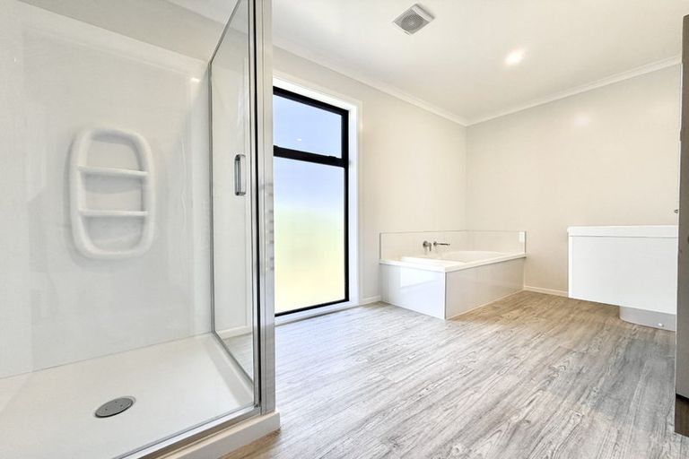 Photo of property in 21 Koreke Close, Kenepuru, Porirua, 5022