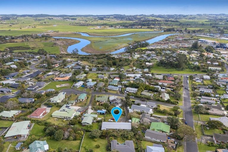 Photo of property in 2 Kaipara Crescent, Helensville, 0800