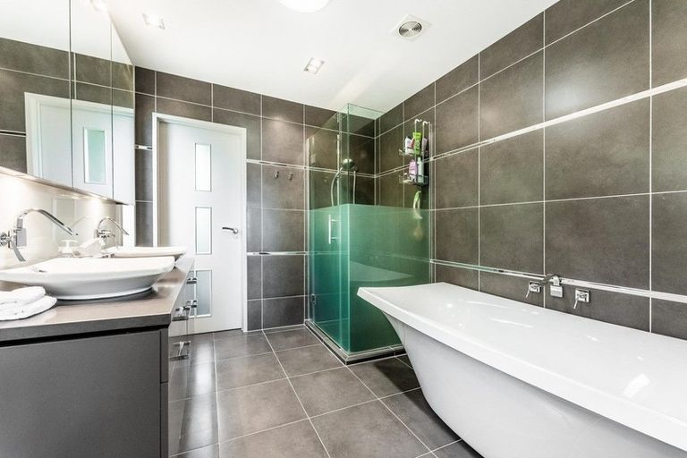 Photo of property in 26a Vipond Road, Stanmore Bay, Whangaparaoa, 0932