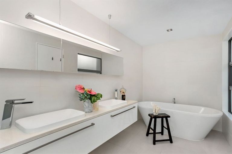 Photo of property in 1 Whisby Road, Cashmere, Christchurch, 8022