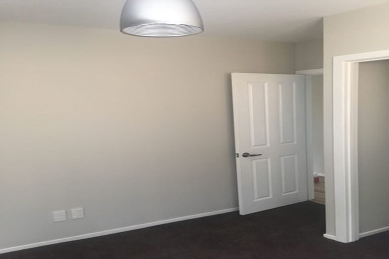 Photo of property in 1 Heaton Grove, Chatswood, Auckland, 0626