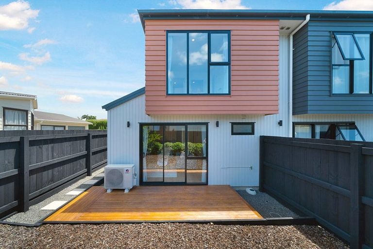 Photo of property in 7/17 Rewarewa Road, Te Atatu Peninsula, Auckland, 0610