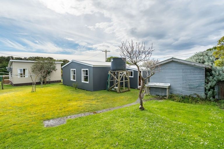 Photo of property in 8 Miro Street, Kaka Point, 9271