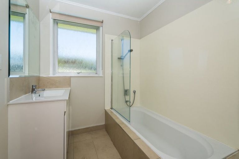 Photo of property in 1/285 Sunset Road, Sunnynook, Auckland, 0632