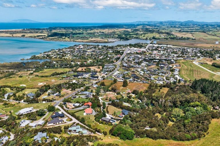 Photo of property in 2 Cambridge Lane, Mangawhai, 0505