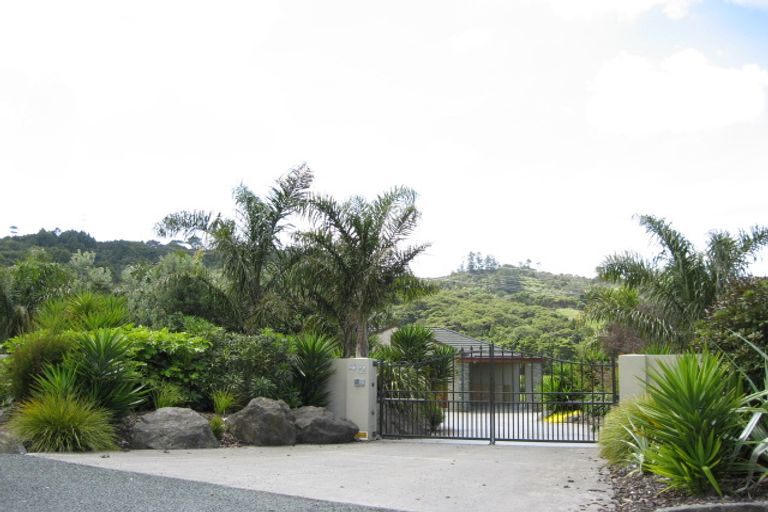 Photo of property in 42 Robert Might Road, Kumeu, 0810