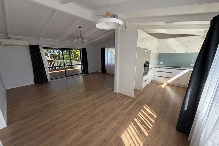 Photo of property in 5 Kearney Place, Massey, Auckland, 0614