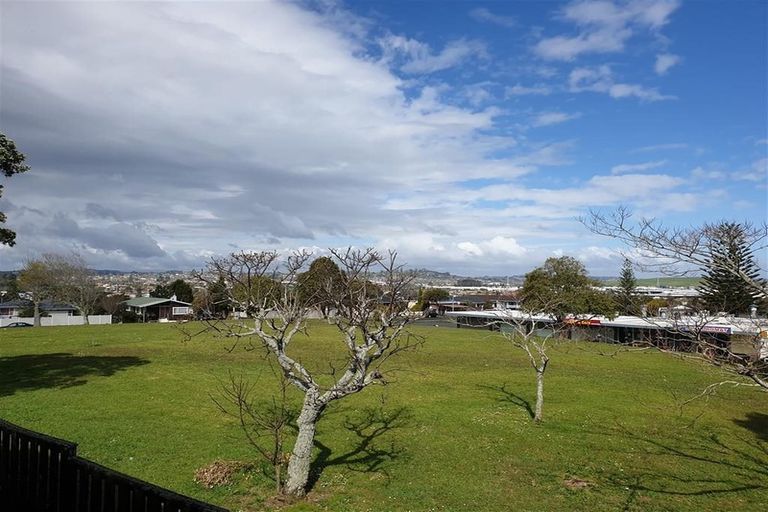 Photo of property in 86 Gossamer Drive, Pakuranga Heights, Auckland, 2010