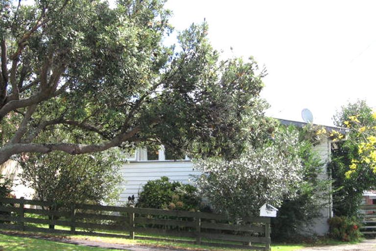 Photo of property in 58 Tirimoana Road, Te Atatu South, Auckland, 0602