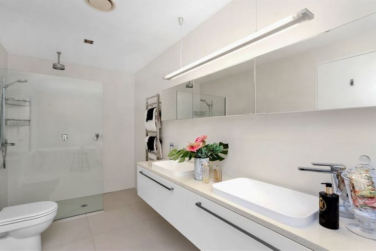 Photo of property in 1 Whisby Road, Cashmere, Christchurch, 8022