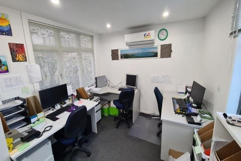Photo of property in 57 Omahu Road, Greenlane, Auckland, 1051