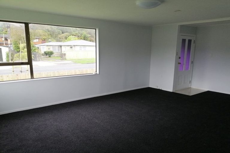 Photo of property in 35 Glen Road, Stokes Valley, Lower Hutt, 5019