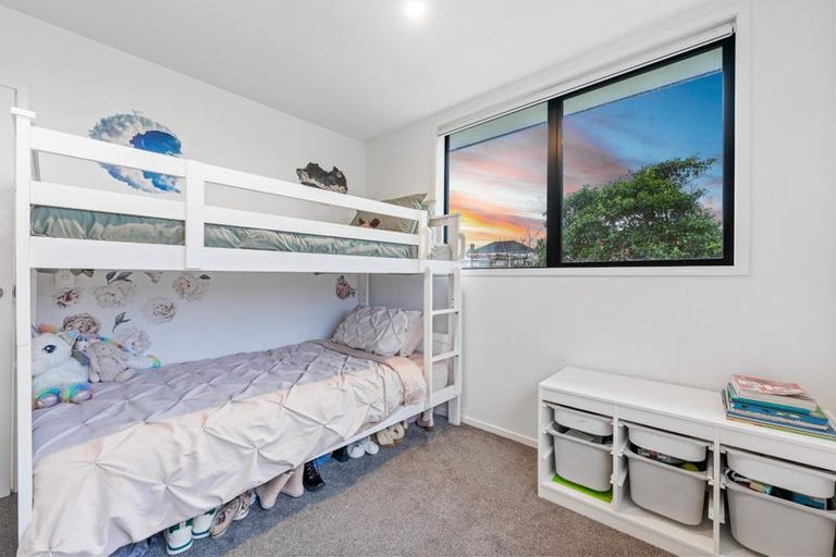 Photo of property in 52f Vodanovich Road, Te Atatu South, Auckland, 0610