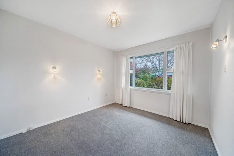 Photo of property in 10 Burnside Crescent, Burnside, Christchurch, 8053