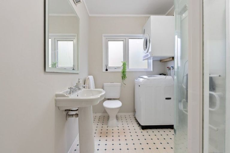 Photo of property in 1/60 Winston Street, Crofton Downs, Wellington, 6035