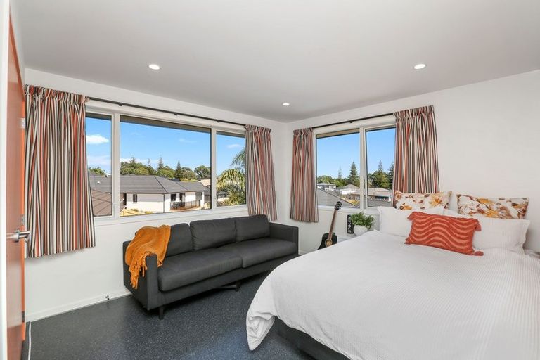 Photo of property in 17 Links Drive, Waiwhakaiho, New Plymouth, 4312