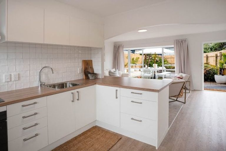 Photo of property in 3/83 Centreway Road, Orewa, 0931