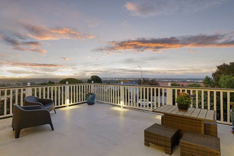 Photo of property in 126 Hackthorne Road, Cashmere, Christchurch, 8022