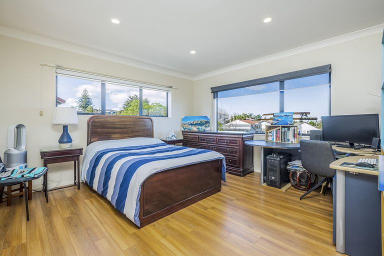 Photo of property in 22 Mccahill Views, Botany Downs, Auckland, 2010