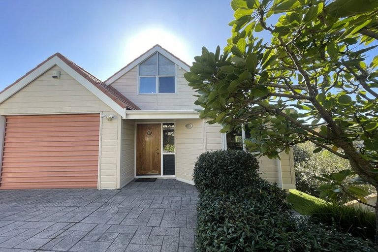 Photo of property in 2/28 Knightsbridge Drive, Forrest Hill, Auckland, 0620