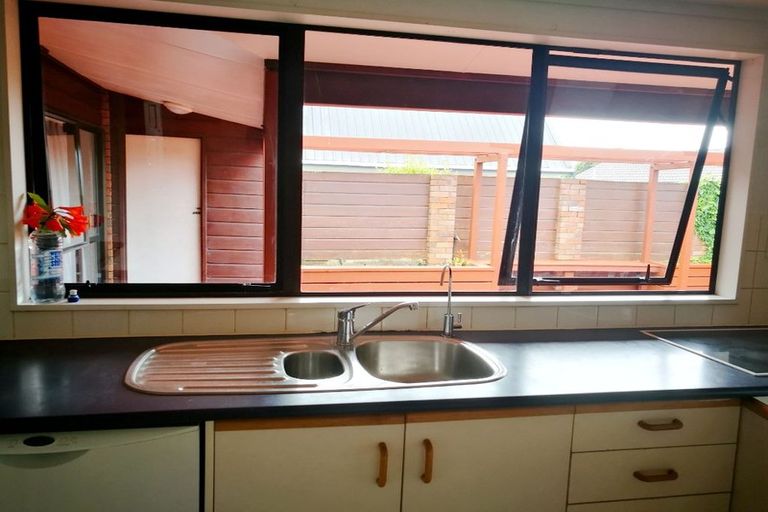 Photo of property in 30 Glucina Avenue, West Harbour, Auckland, 0618