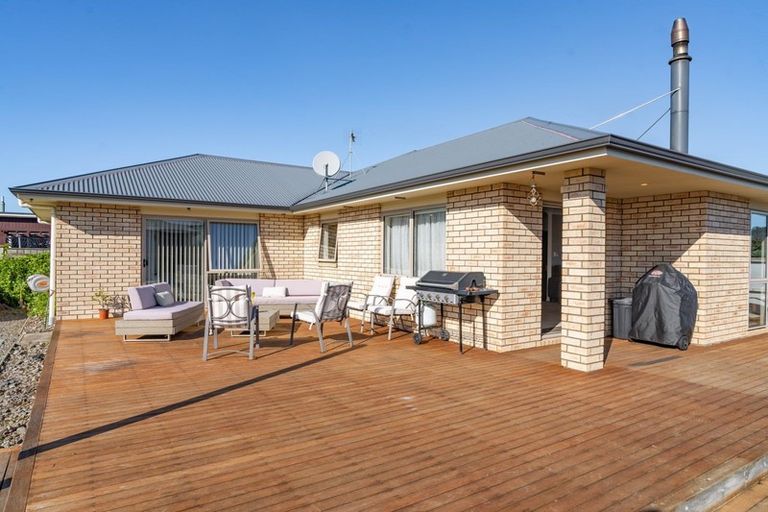 Photo of property in 24 Charles Street, Carterton, 5713