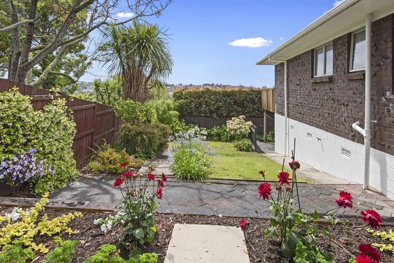 Photo of property in 1/41 Shanaway Rise, Hillcrest, Auckland, 0627