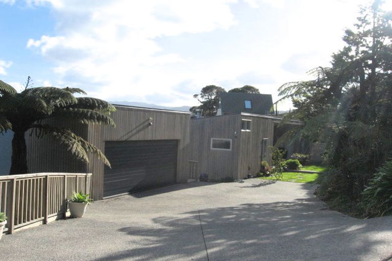 Photo of property in 2 Motuhoa Road, Tairua, 3508