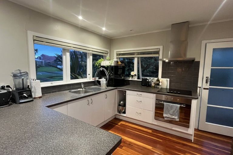 Photo of property in 1/13 Otakau Road, Milford, Auckland, 0620