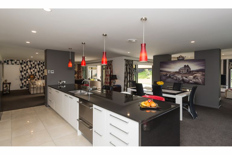 Photo of property in 43 Davaar Crescent, Broomfield, Christchurch, 8042