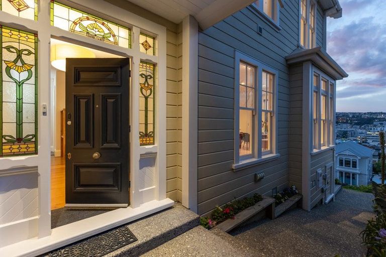 Photo of property in 17 Austin Street, Mount Victoria, Wellington, 6011
