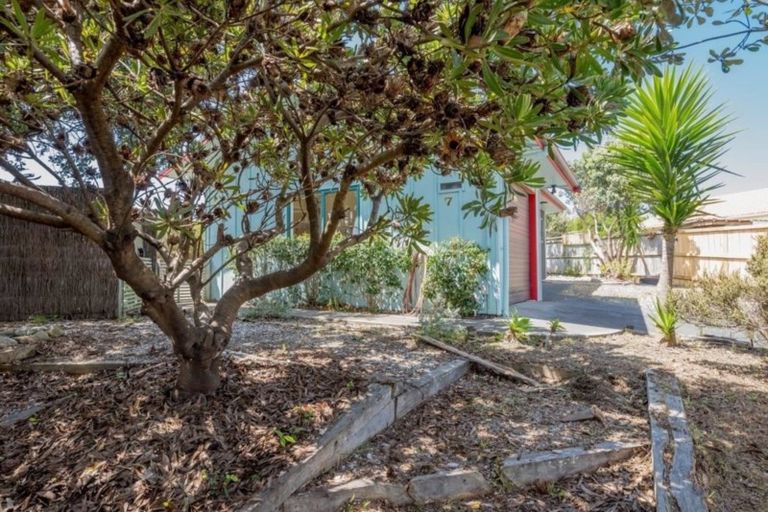 Photo of property in 7 Barrett Drive, Waikanae Beach, Waikanae, 5036