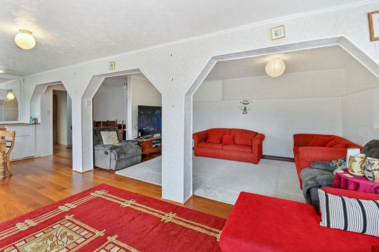 Photo of property in 11 Melia Grove, Goodwood Heights, Auckland, 2105