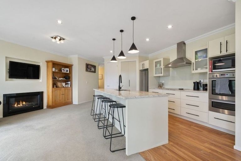 Photo of property in 4 Feltham Street, Hunterville, 4730