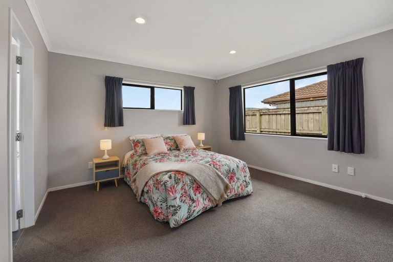 Photo of property in 19 Percy Kinsman Crescent, Riverstone Terraces, Upper Hutt, 5018