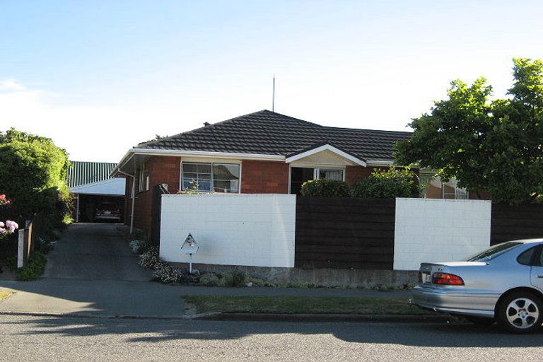 Photo of property in 1/21 Broadfell Avenue, Avonhead, Christchurch, 8042
