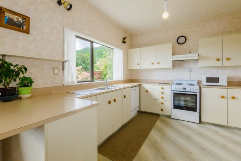 Photo of property in 23 Matenga Street, Waikanae, 5036