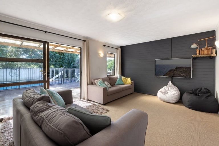 Photo of property in 18 Resolution Road, Welcome Bay, Tauranga, 3112