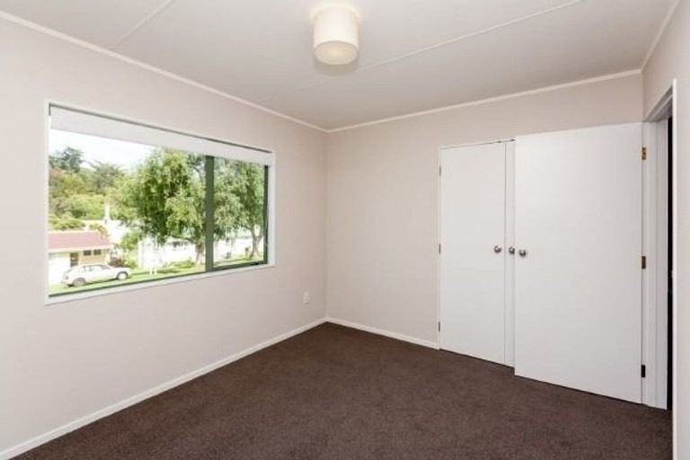 Photo of property in 23 Seaview Road, Marfell, New Plymouth, 4310