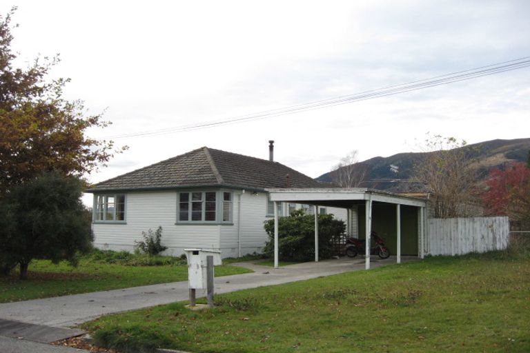 Photo of property in 26 Devon Street, Tapanui, 9522