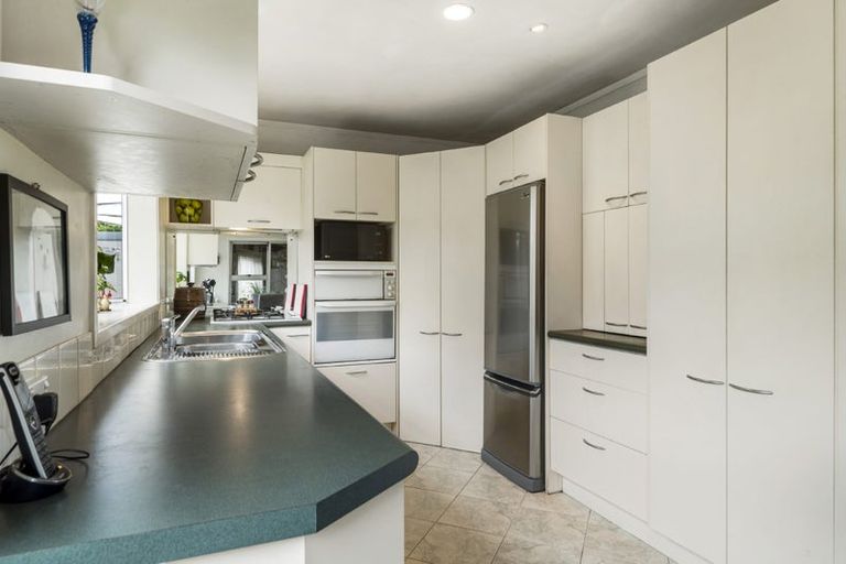 Photo of property in 25 Kitewao Street, Northcote, Auckland, 0627