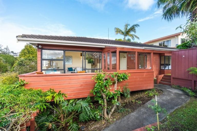 Photo of property in 2/41 Greenvalley Rise, Glenfield, Auckland, 0629